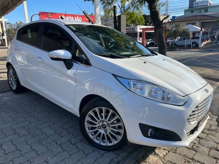 FORD - FIESTA - 2016/2016 - Branca - R$ 56.900,00