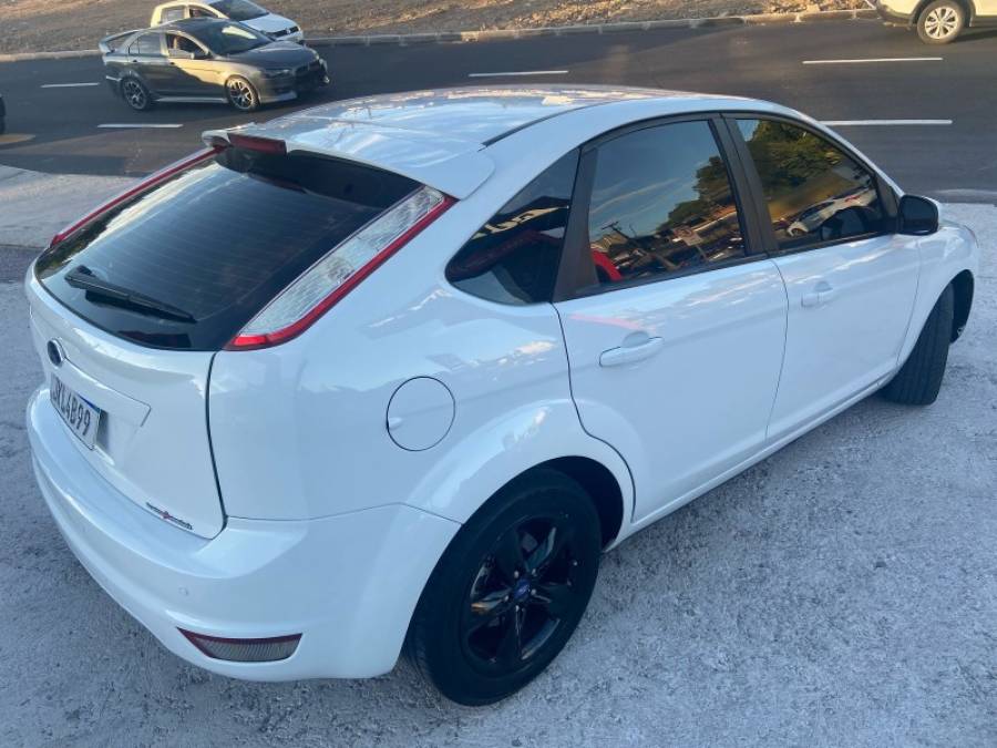 FORD - FOCUS - 2013/2013 - Branca - R$ 42.900,00