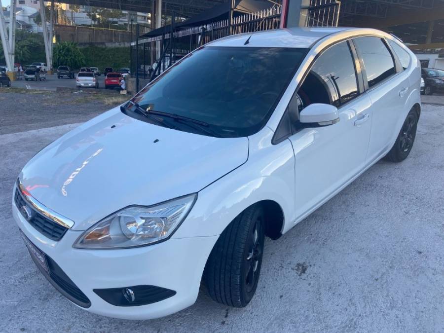 FORD - FOCUS - 2013/2013 - Branca - R$ 42.900,00