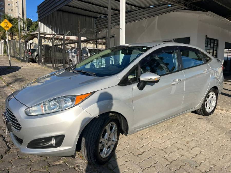 FORD - FIESTA - 2015/2015 - Prata - R$ 45.900,00