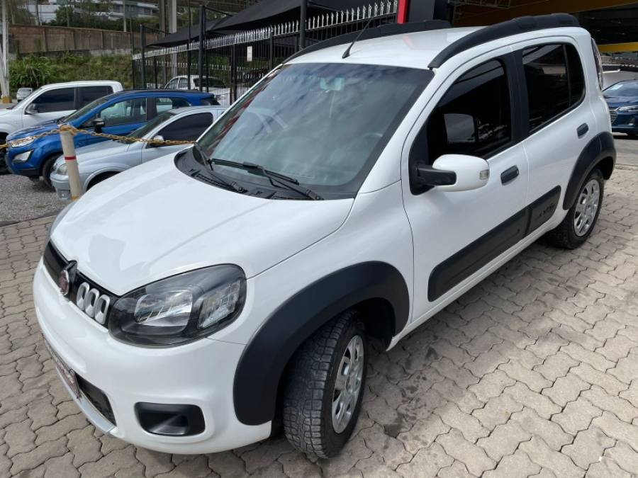 FIAT - UNO - 2016/2016 - Branca - R$ 43.900,00