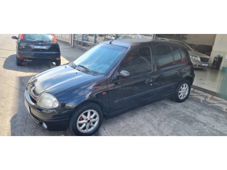 RENAULT - CLIO - 2001/2001 - Preta - R$ 13.800,00