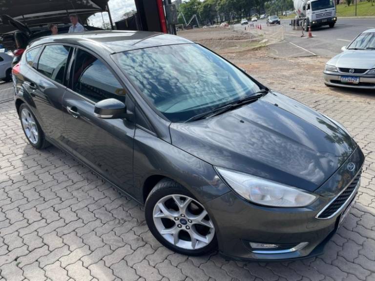 FORD - FOCUS - 2016/2016 - Cinza - R$ 57.900,00