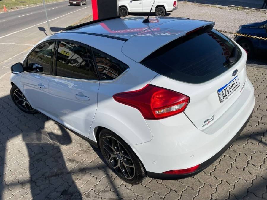 FORD - FOCUS - 2016/2016 - Branca - R$ 69.900,00