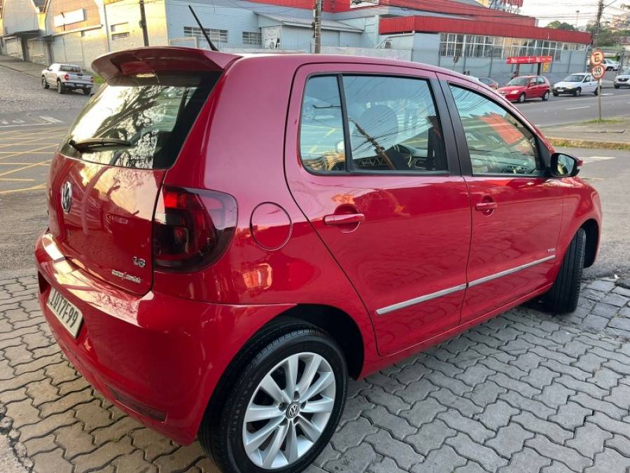 VOLKSWAGEN - FOX - 2011/2011 - Vermelha - R$ 33.900,00