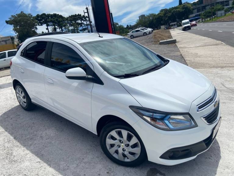 CHEVROLET - ONIX - 2015/2015 - Branca - R$ 47.900,00