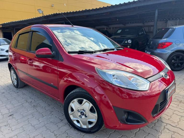 FORD - FIESTA - 2014/2014 - Vermelha - R$ 35.900,00