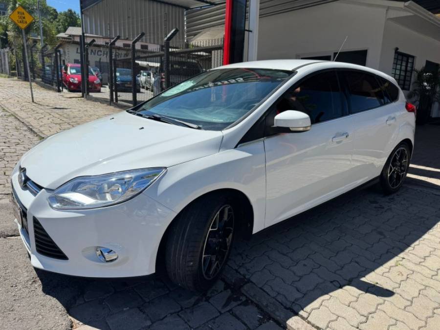 FORD - FOCUS - 2015/2015 - Branca - R$ 56.900,00