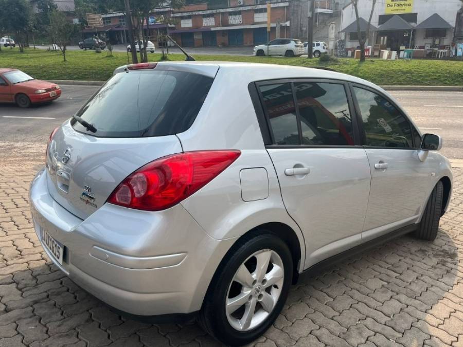 NISSAN - TIIDA - 2011/2011 - Prata - R$ 38.900,00