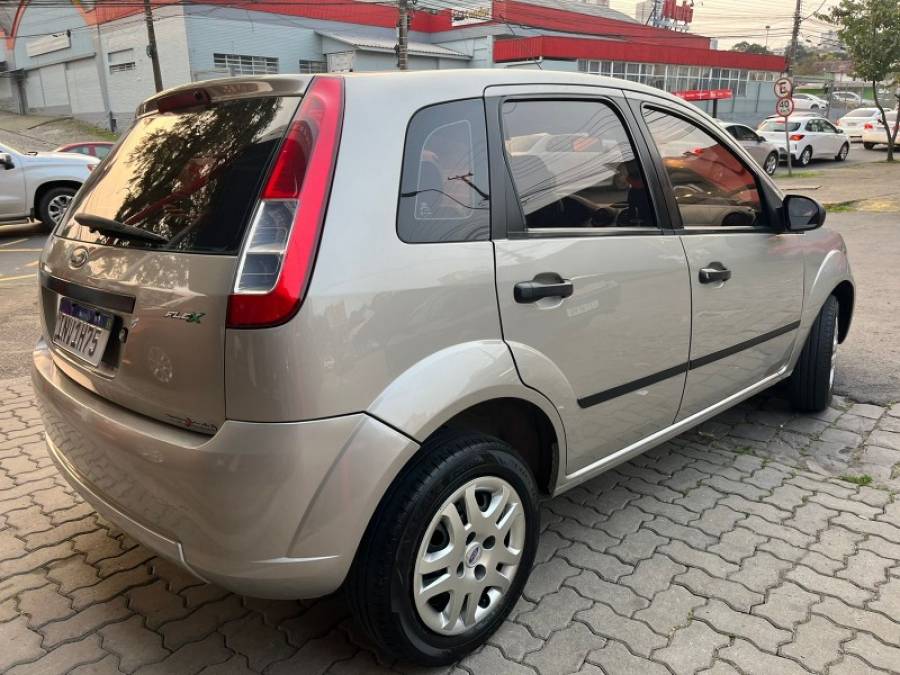 FORD - FIESTA - 2008/2008 - Dourada - R$ 23.900,00