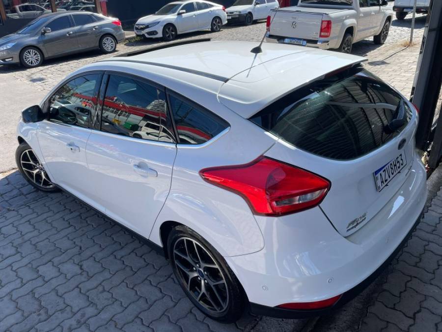 FORD - FOCUS - 2016/2016 - Branca - R$ 69.900,00