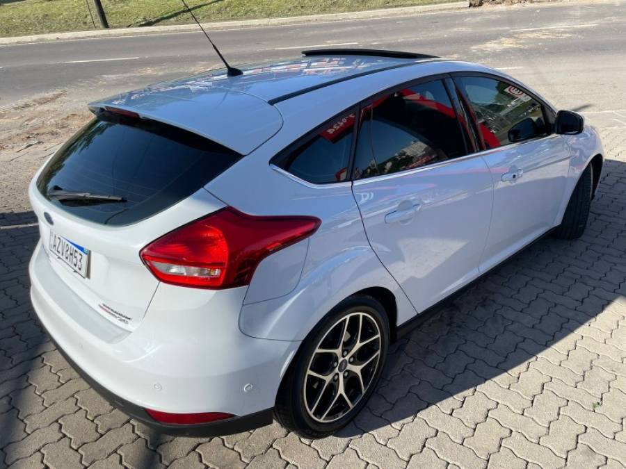 FORD - FOCUS - 2016/2016 - Branca - R$ 69.900,00