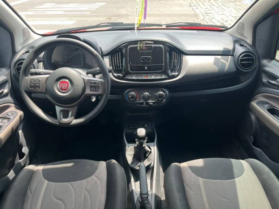 FIAT - UNO - 2018/2018 - Vermelha - R$ 43.900,00