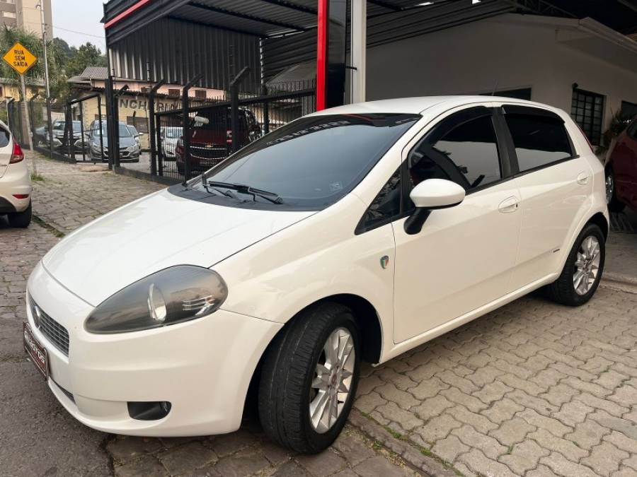 FIAT - PUNTO - 2012/2012 - Branca - R$ 33.900,00