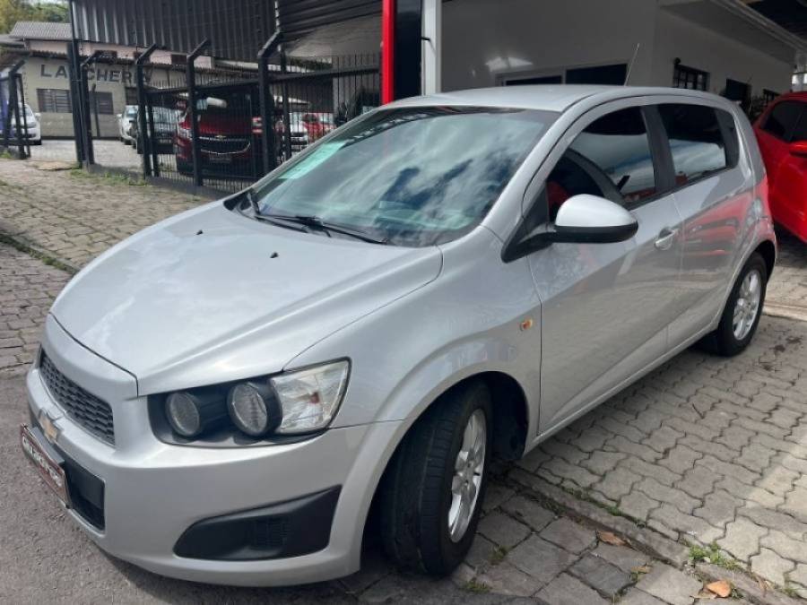 CHEVROLET - SONIC - 2013/2012 - Prata - R$ 38.900,00