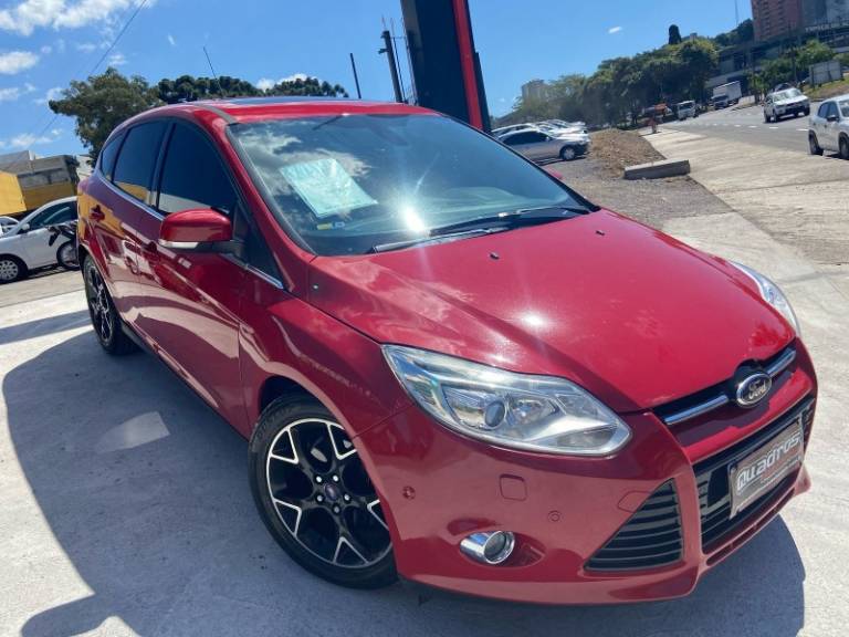 FORD - FOCUS - 2014/2014 - Vermelha - R$ 61.900,00