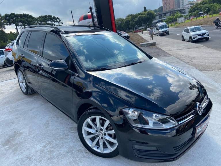 VOLKSWAGEN - GOLF - 2015/2015 - Preta - R$ 77.900,00