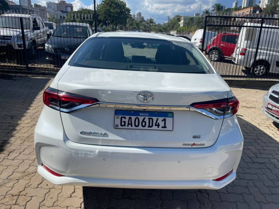 TOYOTA - COROLLA - 2023/2023 - Branca - R$ 129.990,00