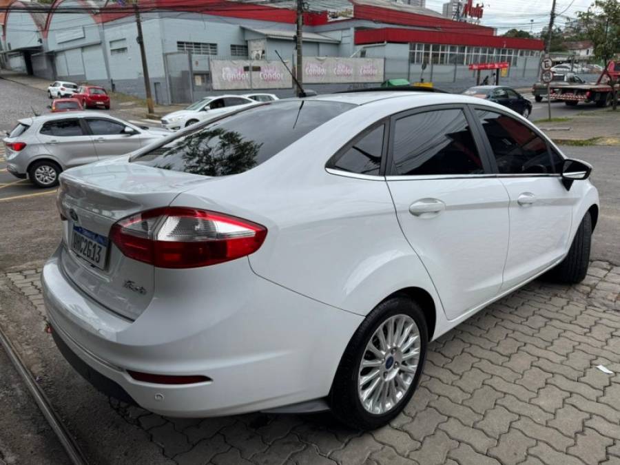 FORD - FIESTA - 2015/2015 - Branca - R$ 49.900,00