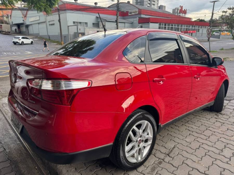 FIAT - GRAND SIENA - 2017/2017 - Vermelha - R$ 40.900,00