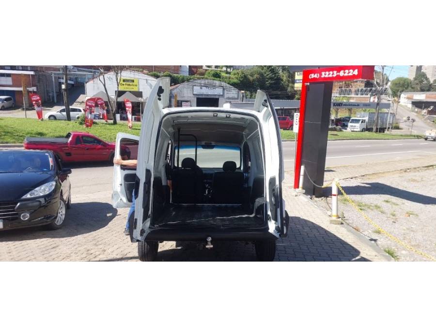 RENAULT - KANGOO - 2015/2015 - Branca - R$ 41.900,00