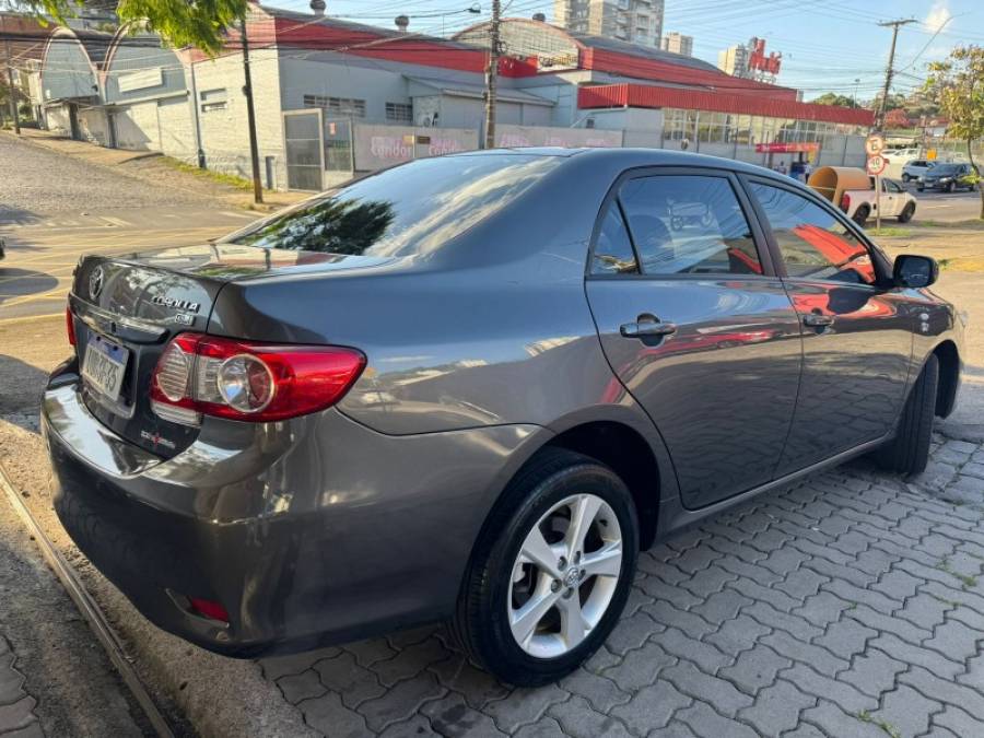 TOYOTA - COROLLA - 2013/2013 - Cinza - R$ 63.900,00