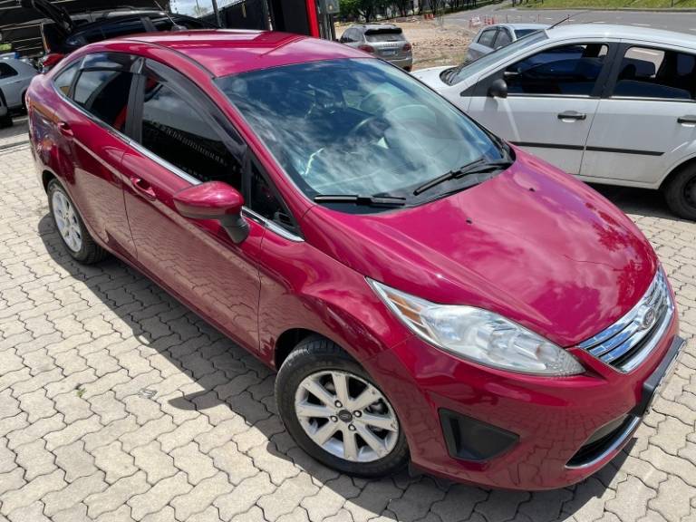 FORD - FIESTA - 2011/2011 - Vermelha - R$ 38.900,00