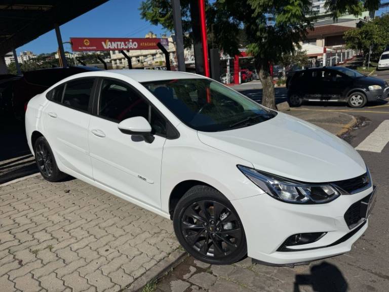 CHEVROLET - CRUZE - 2018/2018 - Branca - R$ 79.900,00