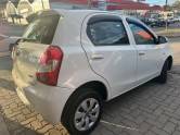 TOYOTA - ETIOS - 2014/2014 - Branca - R$ 40.900,00