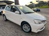 TOYOTA - ETIOS - 2013/2013 - Branca - R$ 38.900,00