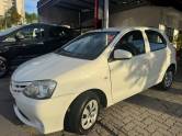 TOYOTA - ETIOS - 2014/2014 - Branca - R$ 40.900,00