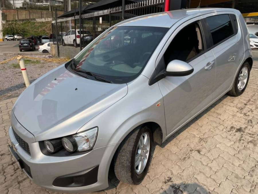 CHEVROLET - SONIC - 2013/2013 - Prata - R$ 39.900,00