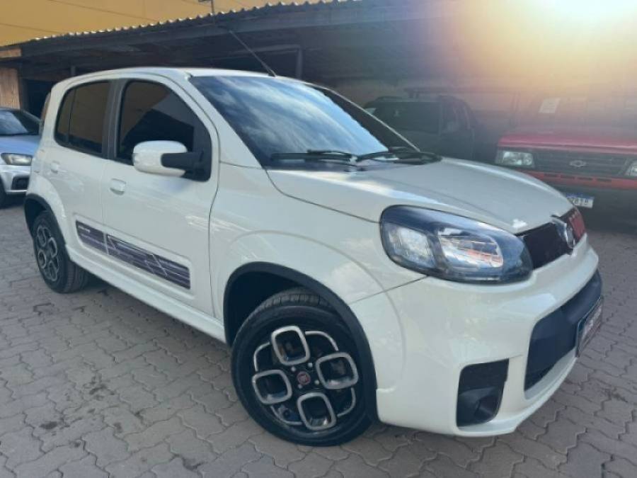 FIAT - UNO - 2015/2015 - Branca - R$ 42.900,00