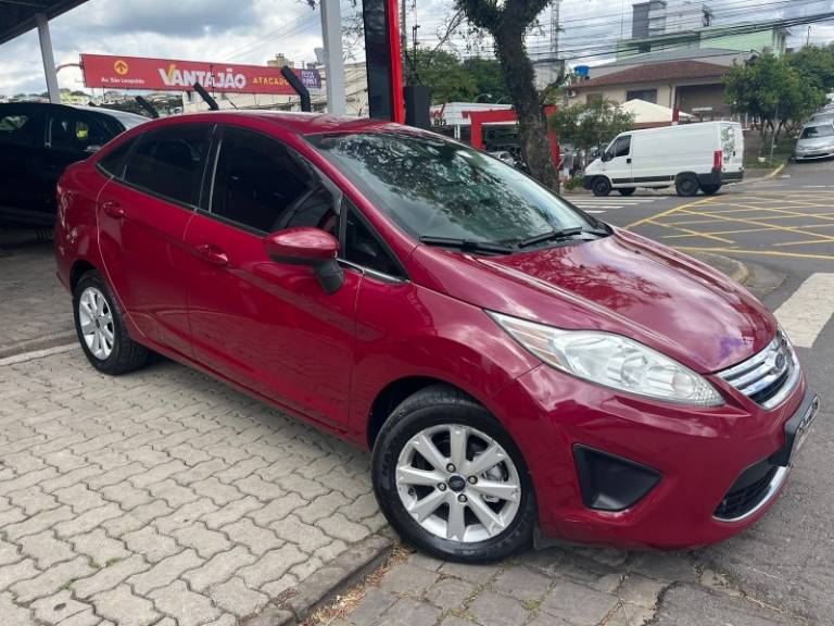 FORD - FIESTA - 2011/2011 - Vermelha - R$ 38.900,00