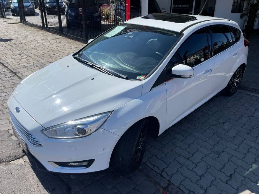 FORD - FOCUS - 2016/2016 - Branca - R$ 69.900,00