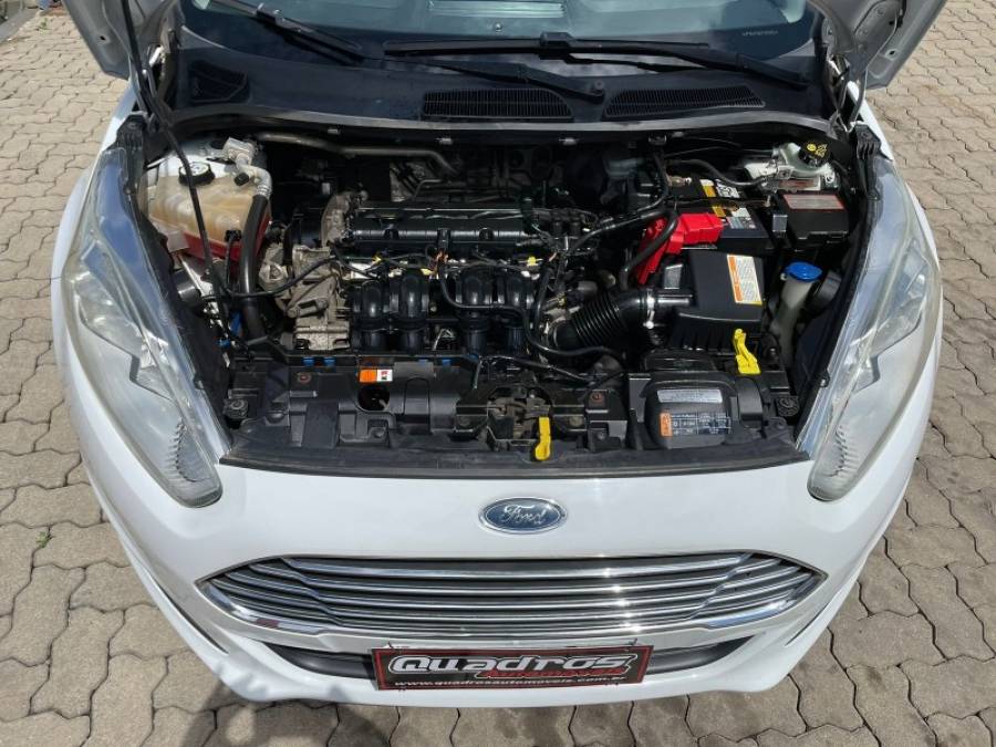 FORD - FIESTA - 2015/2015 - Branca - R$ 48.900,00