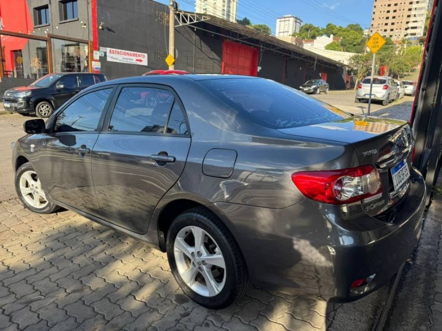 TOYOTA - COROLLA - 2013/2013 - Cinza - R$ 63.900,00