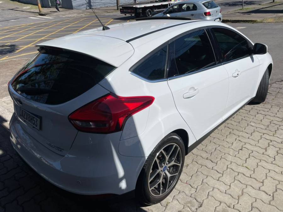 FORD - FOCUS - 2016/2016 - Branca - R$ 69.900,00