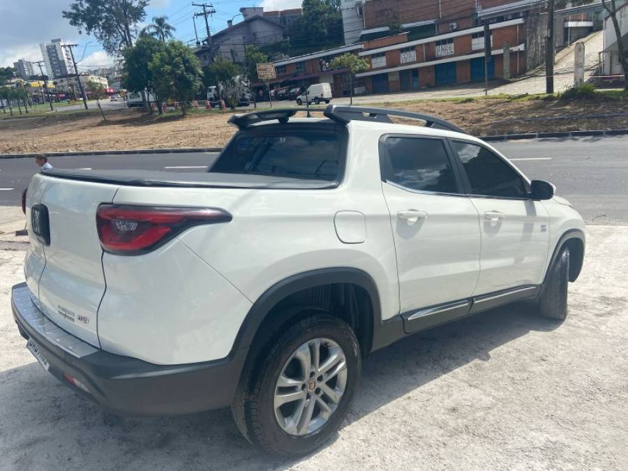 FIAT - TORO - 2021/2021 - Branca - R$ 115.900,00