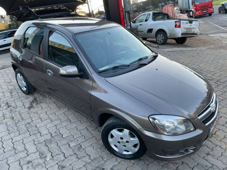 CHEVROLET - CELTA - 2014/2014 - Cinza - R$ 34.900,00