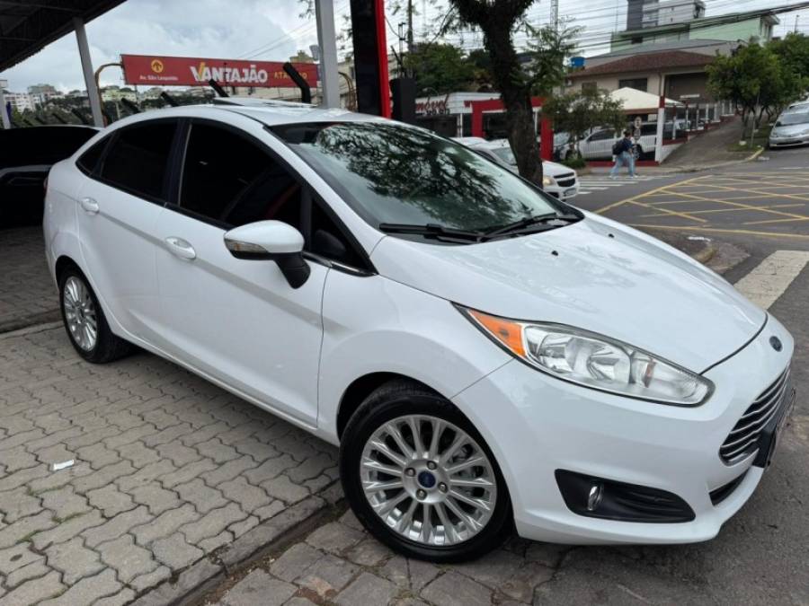 FORD - FIESTA - 2015/2015 - Branca - R$ 49.900,00