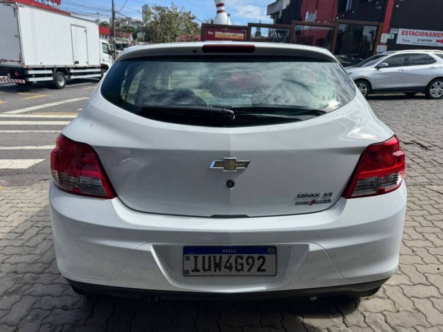 CHEVROLET - ONIX - 2014/2014 - Bronze - R$ 43.900,00