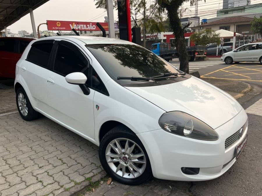 FIAT - PUNTO - 2012/2012 - Branca - R$ 33.900,00