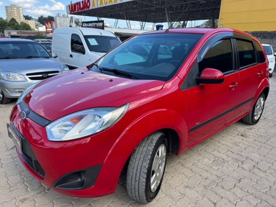 FORD - FIESTA - 2014/2014 - Vermelha - R$ 33.900,00