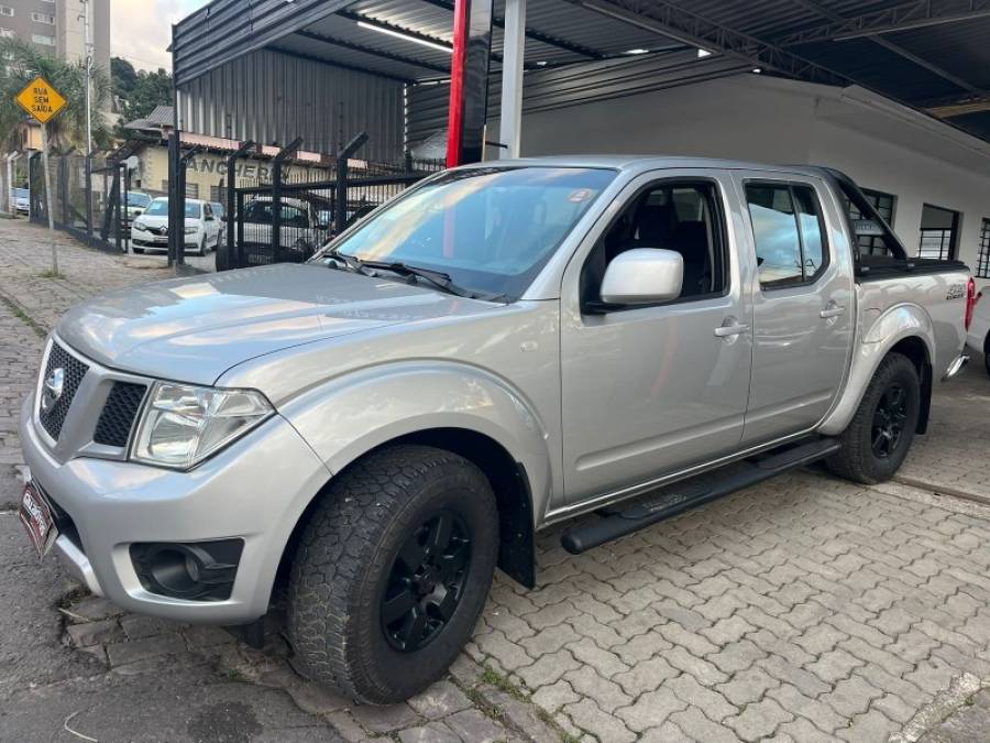 NISSAN - FRONTIER - 2016/2017 - Prata - R$ 107.900,00