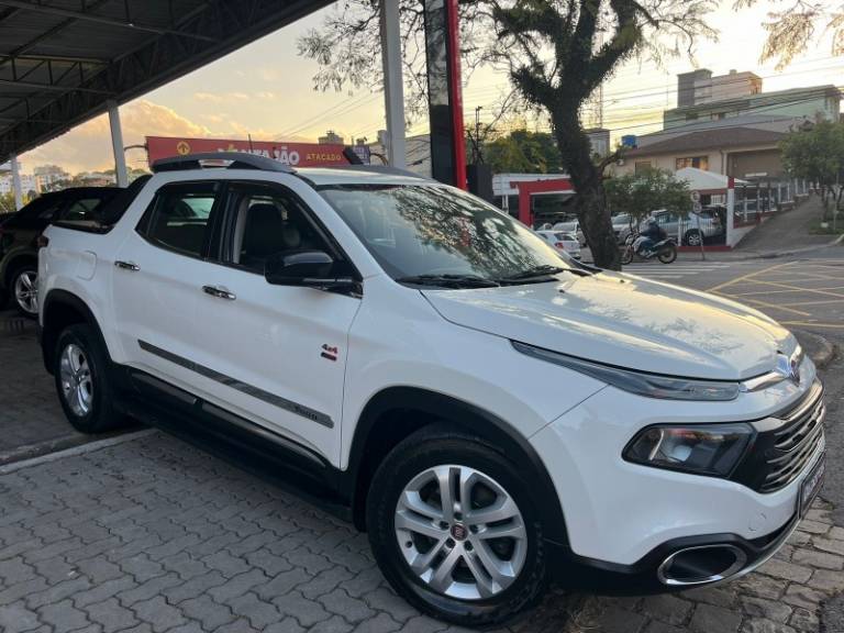 FIAT - TORO - 2017/2017 - Branca - R$ 95.900,00