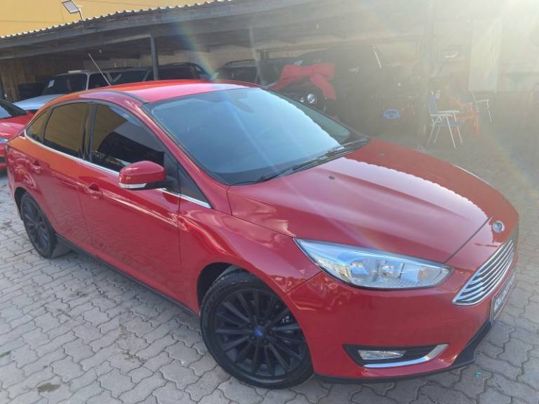 FORD - FOCUS - 2016/2016 - Vermelha - R$ 59.990,00