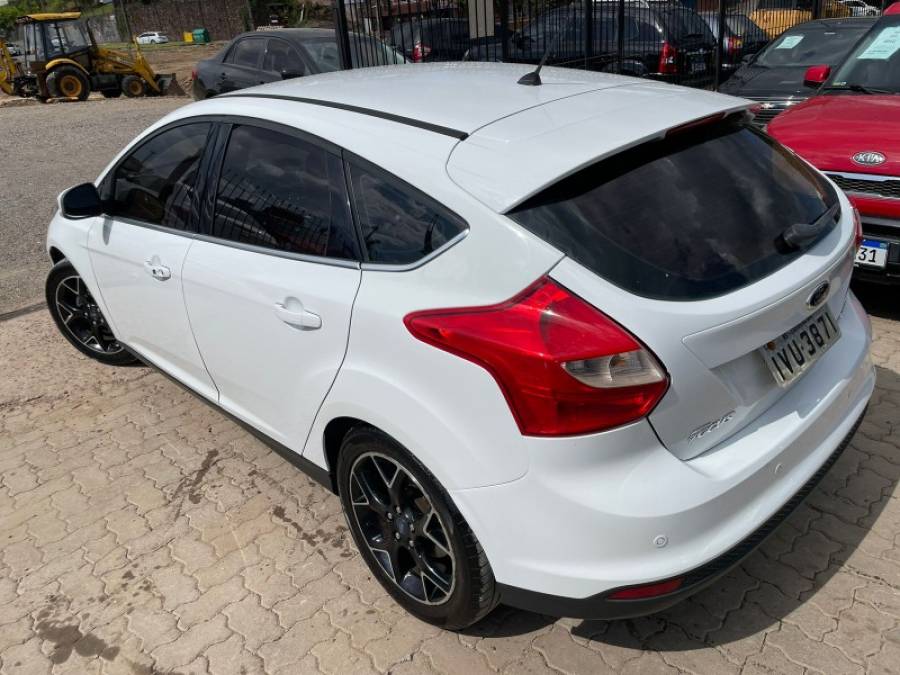 FORD - FOCUS - 2015/2015 - Branca - R$ 55.900,00