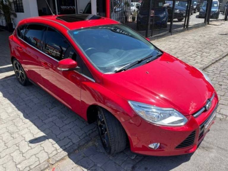 FORD - FOCUS - 2014/2014 - Vermelha - R$ 61.900,00