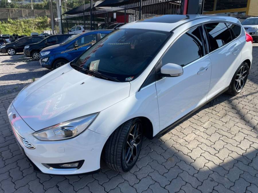 FORD - FOCUS - 2016/2016 - Branca - R$ 69.900,00